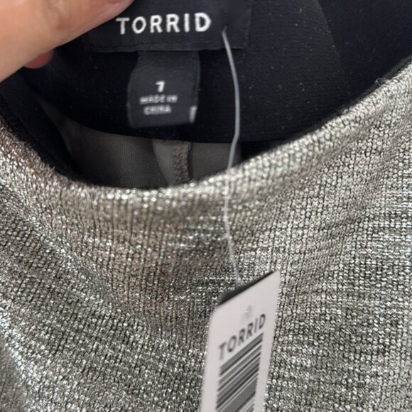 Torrid Women Silver Mini Foil Knit Tulip Skirt Plus Size 1X - Picture 8 of 12